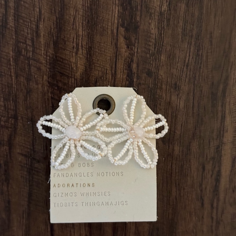 Anthropologie extra small beaded floral post earring  size 1.5”